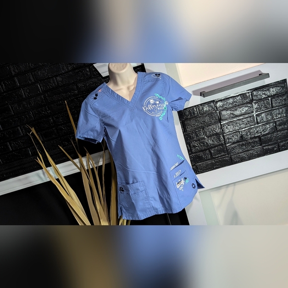 Nurse Drip Glitter Design Scrub Top XS NWT - Picture 3 of 10